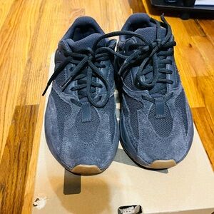 Adidas Yeezy 700 Utility Black